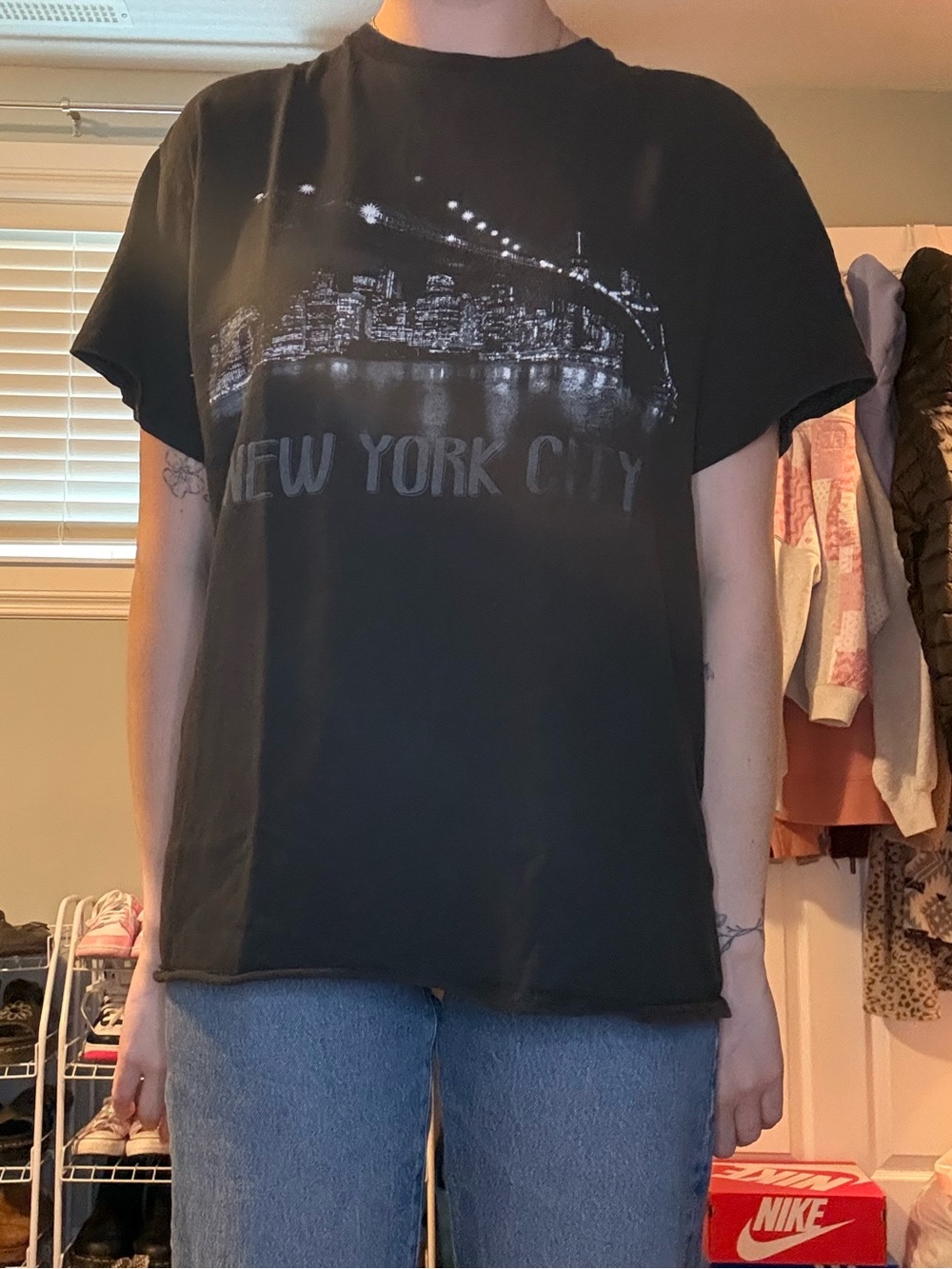 3 for $15 Delta Black New York City Skyline Graphic Tee size large